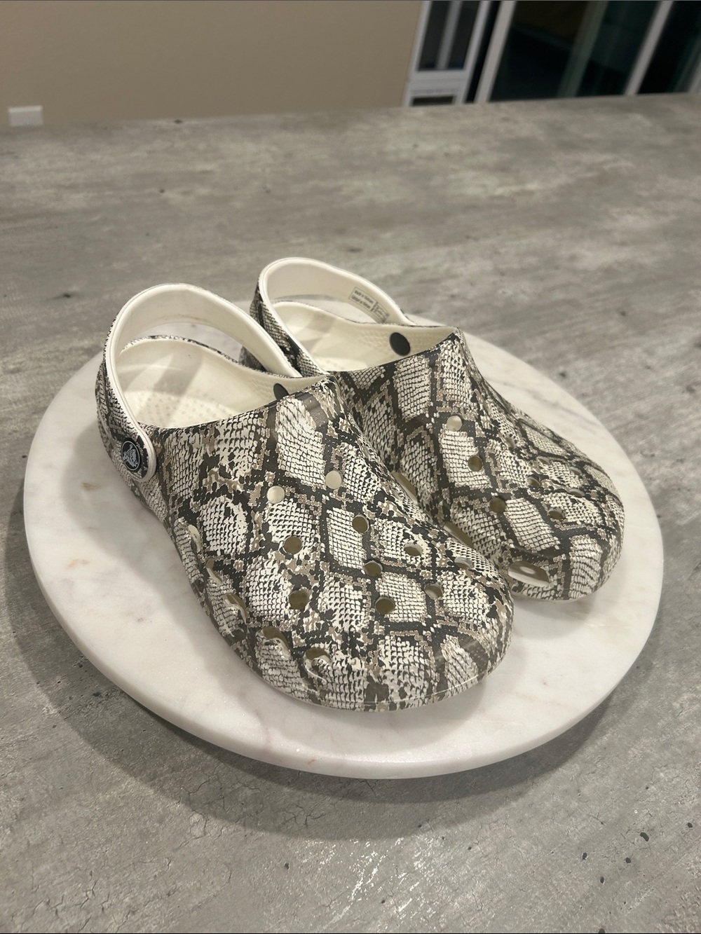 CROCS Classic Clog in Snake Print Brown and Cream W-7 M-5